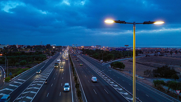 Autopista por la noche