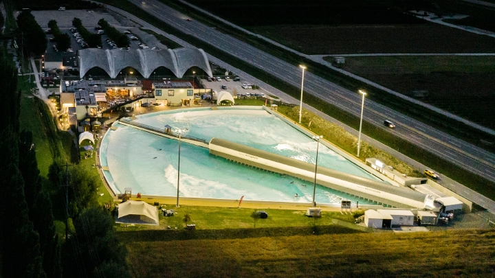 Surfeando de noche en los Alpes