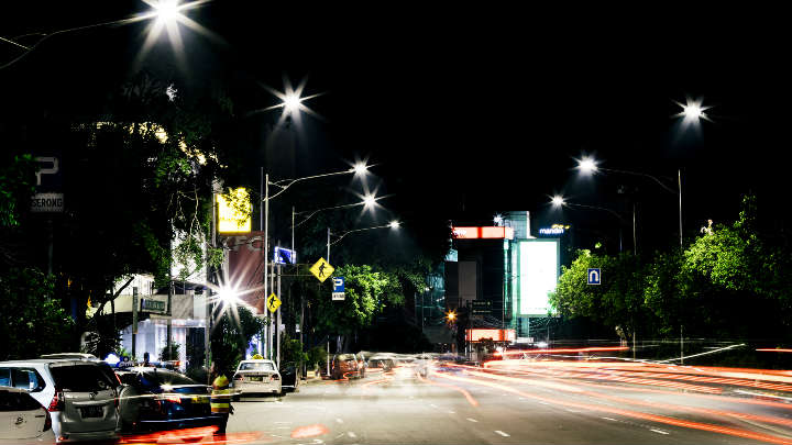 Bağlantılı sokak aydınlatması - Cakarta
