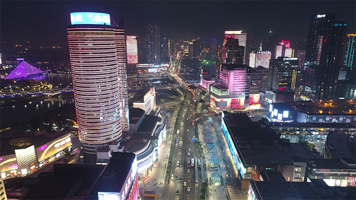 Čínské město Ningbo zkrášluje své panoráma propojeným osvětlením LED