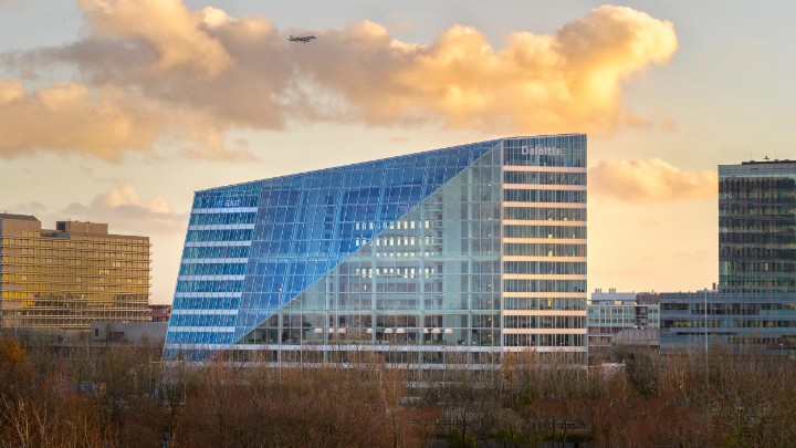 Vídeo de la instalación de Interact Office en el edificio de oficinas The Edge en Ámsterdam