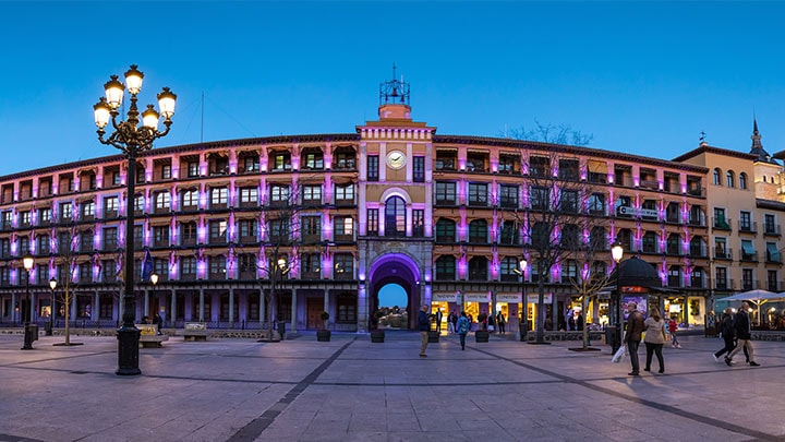 Iluminación arquitectónica conectada – Plaza de Zodocover Toledo | Interact  Landmark